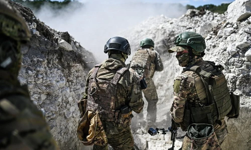 Υποχωρούν και από το Κουράχοβο οι Ουκρανοί ενώ έχασαν και το χωριό Κρουγκλουκόβκα από τους Ρώσους (Βίντεο)